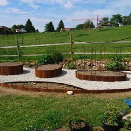 Jardin après! Créations de bacs en fer à béton tressés, différentes bordures et bacs pour framboisiers en tôle d'acier. Jardin après! Créations de bacs en fer à béton tressés, différentes bordures et bacs pour framboisiers en tôle d'acier.